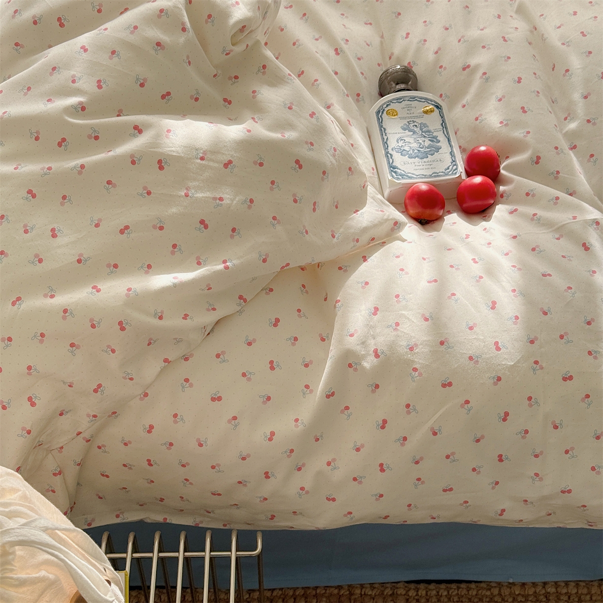 91家纺网 家纺一手货源 找家纺 三朵家纺 2026新款13070可爱INS风全棉四件套 小樱桃-粉