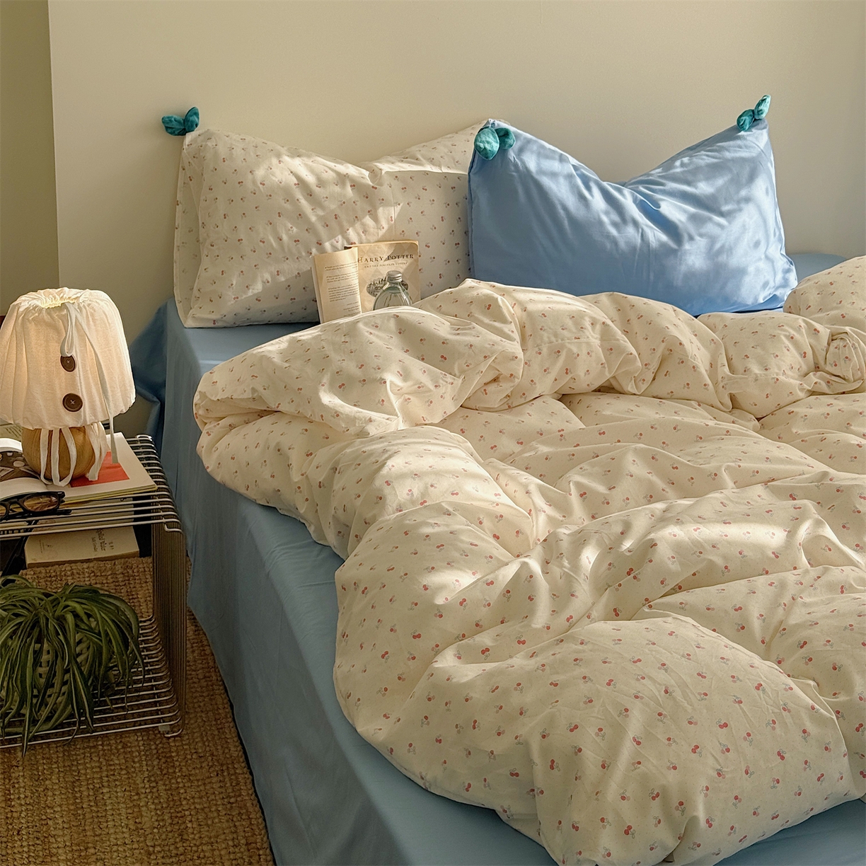 91家纺网 家纺一手货源 找家纺 三朵家纺 2026新款13070可爱INS风全棉四件套 小樱桃-粉