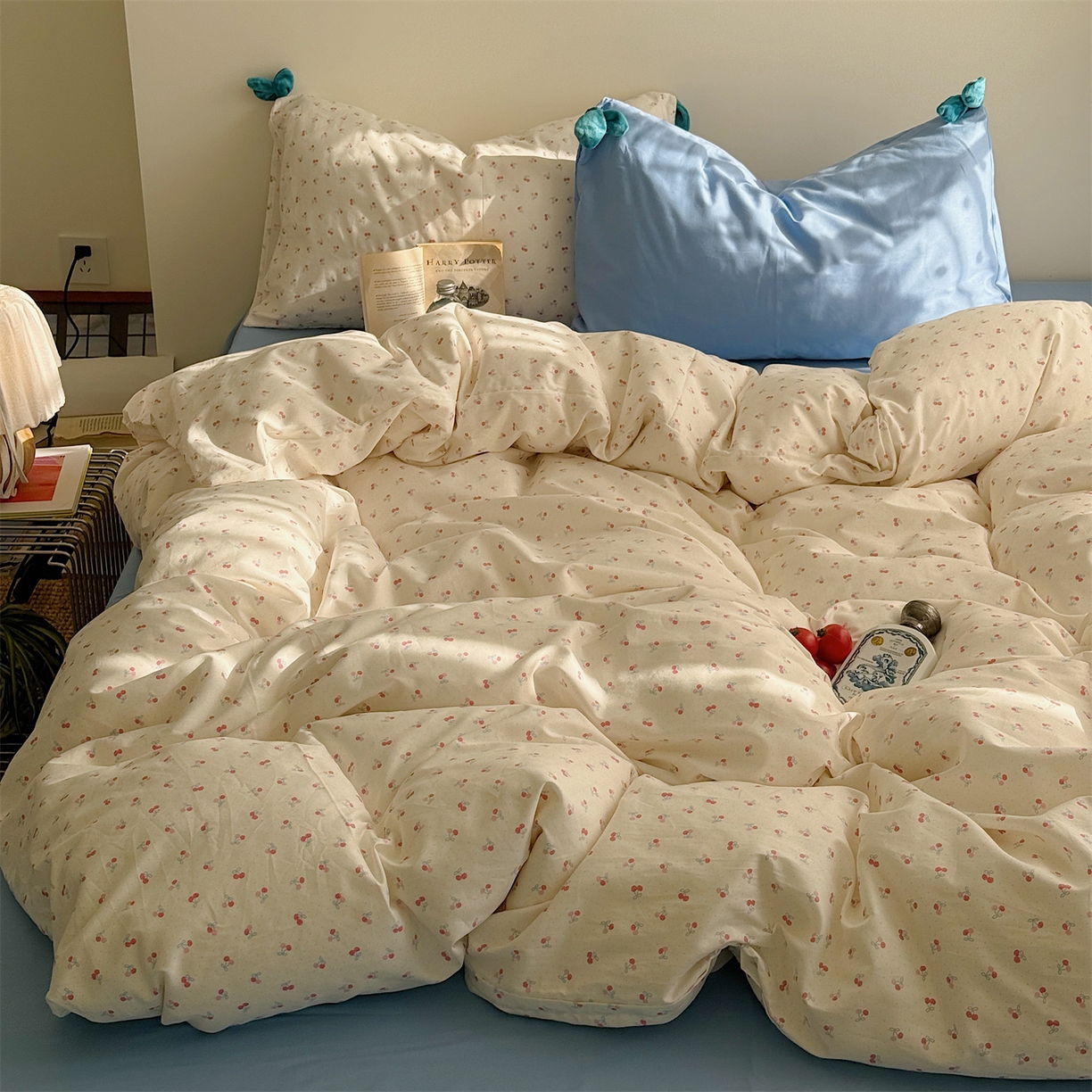 91家纺网 家纺一手货源 找家纺 三朵家纺 2026新款13070可爱INS风全棉四件套 小樱桃-粉