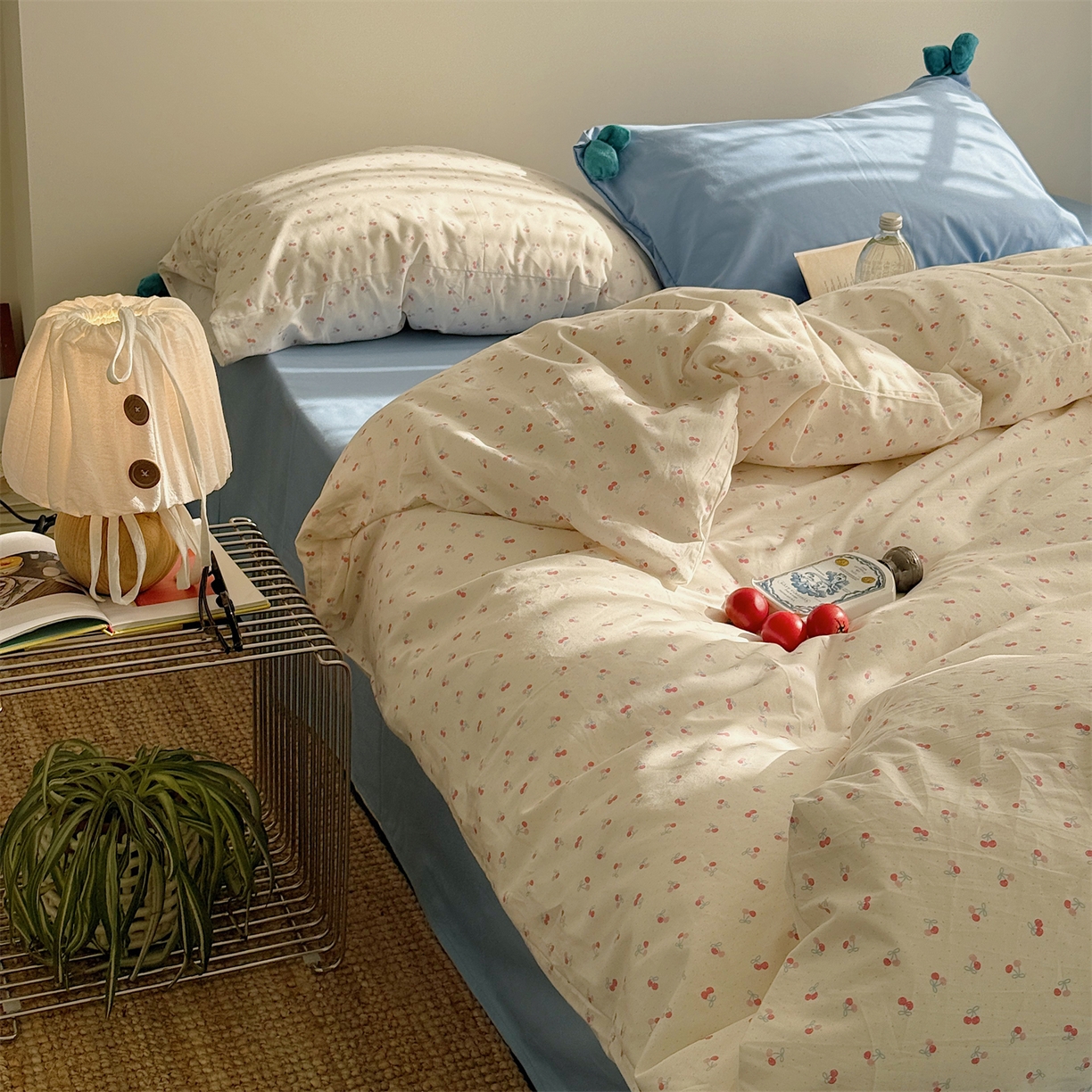 91家纺网 家纺一手货源 找家纺 三朵家纺 2026新款13070可爱INS风全棉四件套 小樱桃-粉