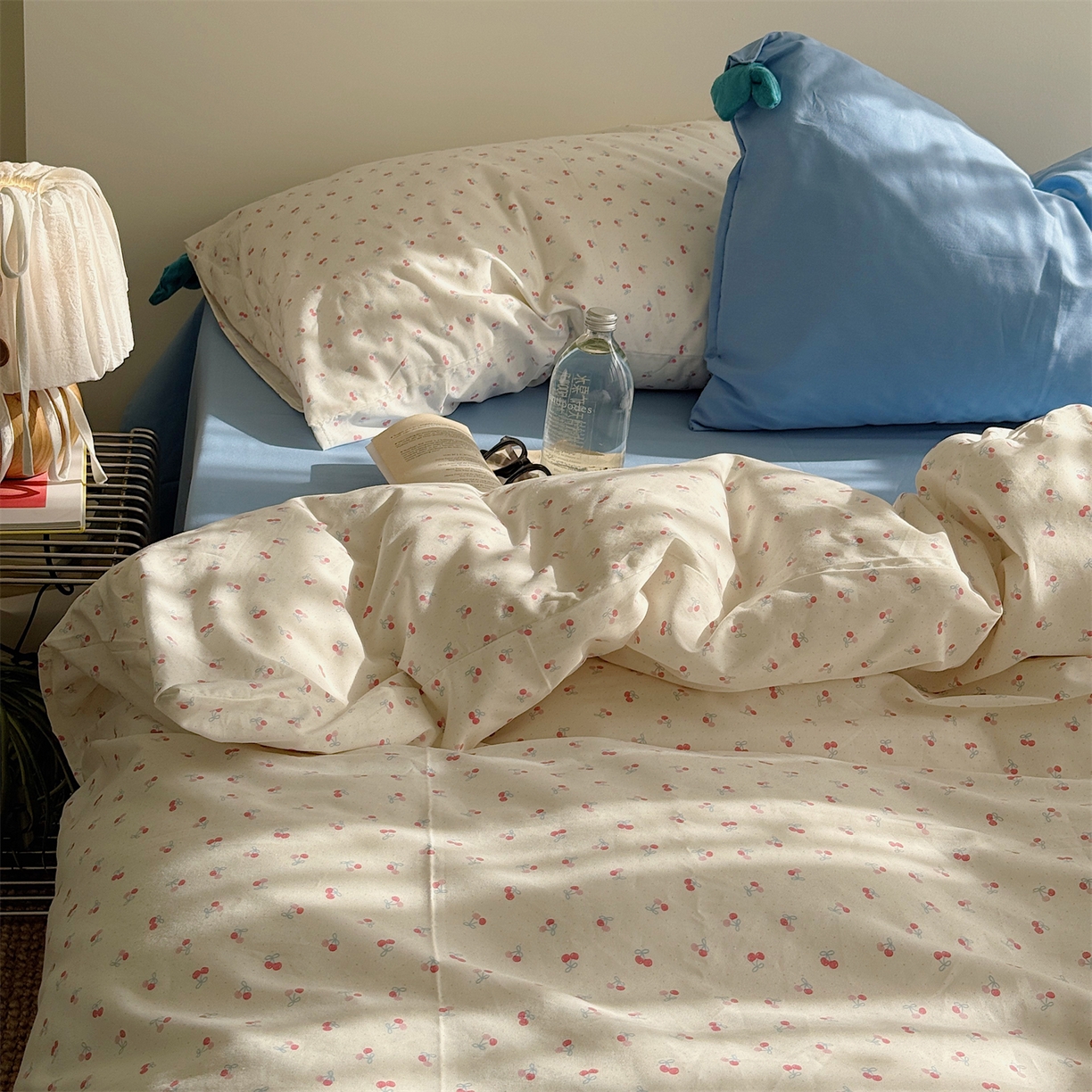 91家纺网 家纺一手货源 找家纺 三朵家纺 2026新款13070可爱INS风全棉四件套 小樱桃-粉