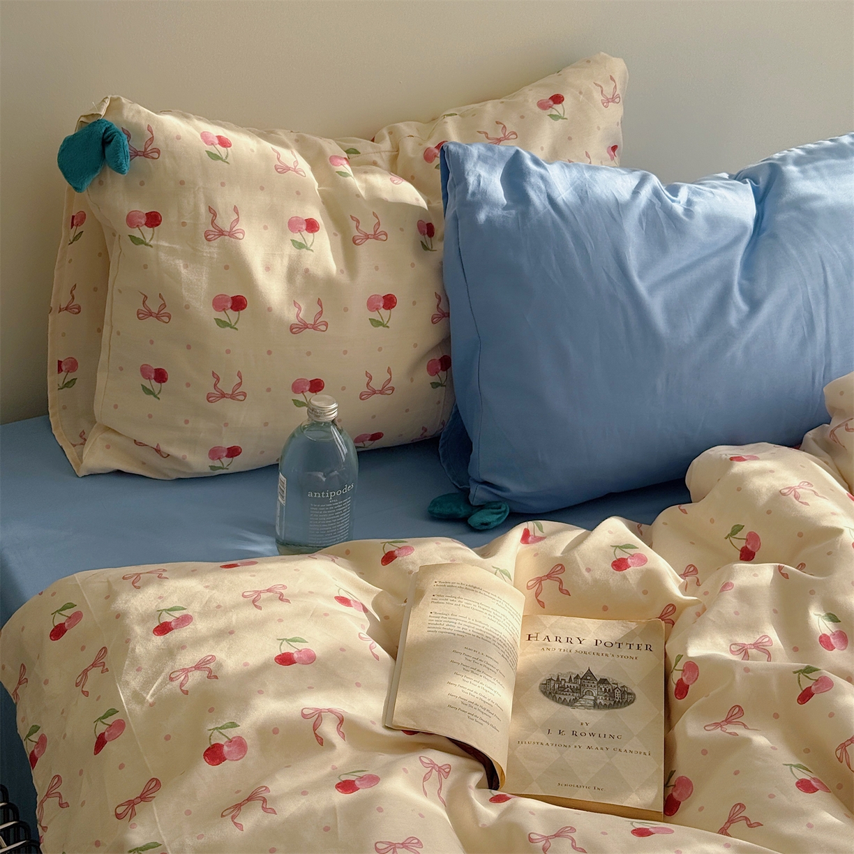 91家纺网 家纺一手货源 找家纺 三朵家纺 2026新款13070可爱INS风全棉四件套 甜心樱桃