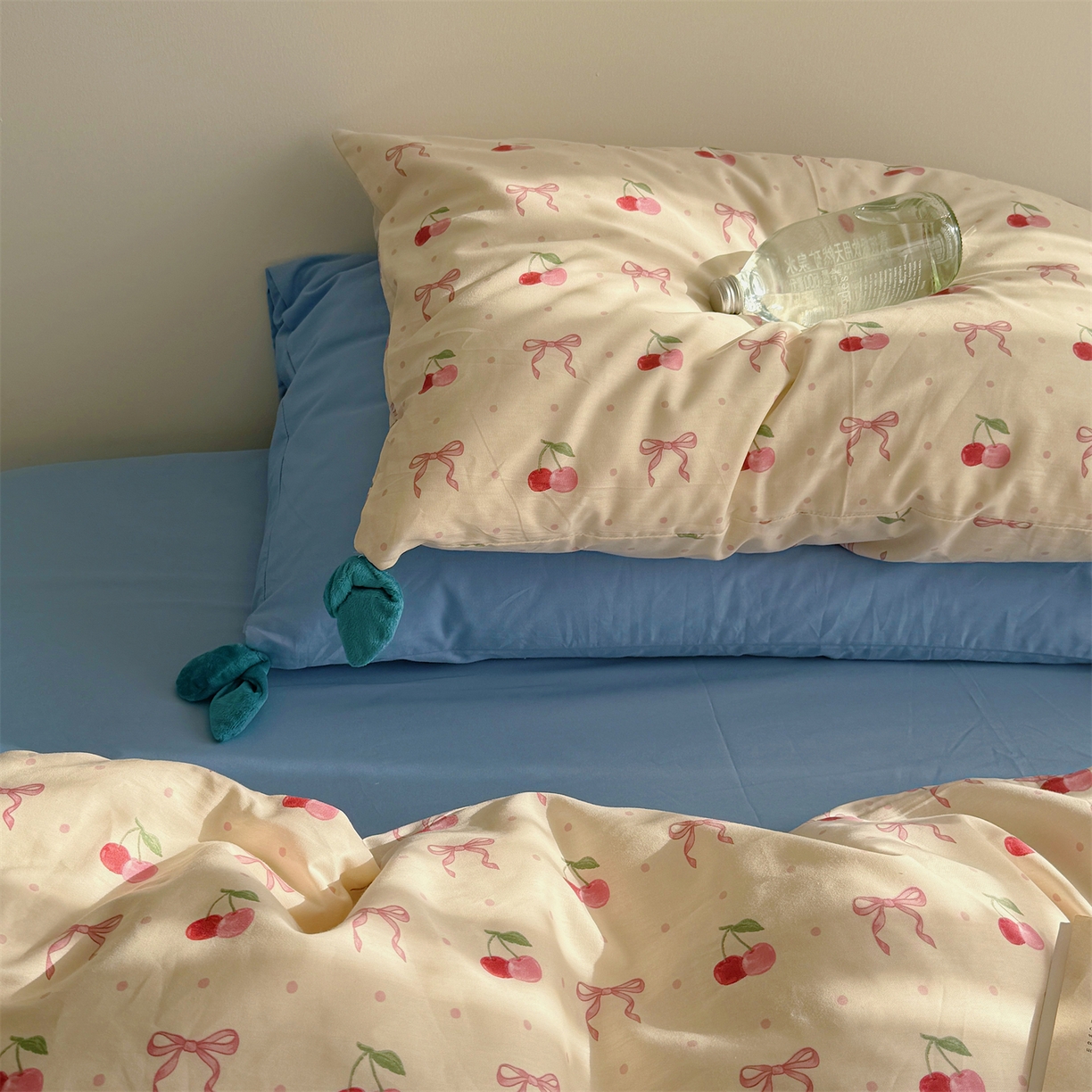 91家纺网 家纺一手货源 找家纺 三朵家纺 2026新款13070可爱INS风全棉四件套 甜心樱桃