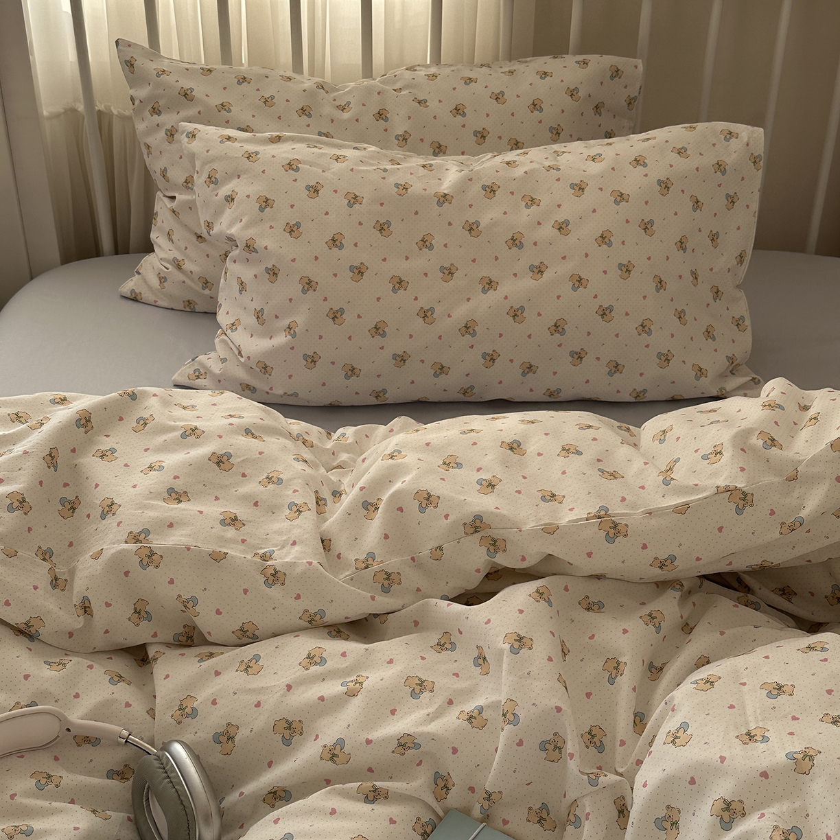 91家纺网 家纺一手货源 找家纺 尺素 2026新款纯棉卡通ins风四件套可爱少女风全棉被套纯色1.8床笠加大床单学生1.2三件套 告白熊--浅蓝