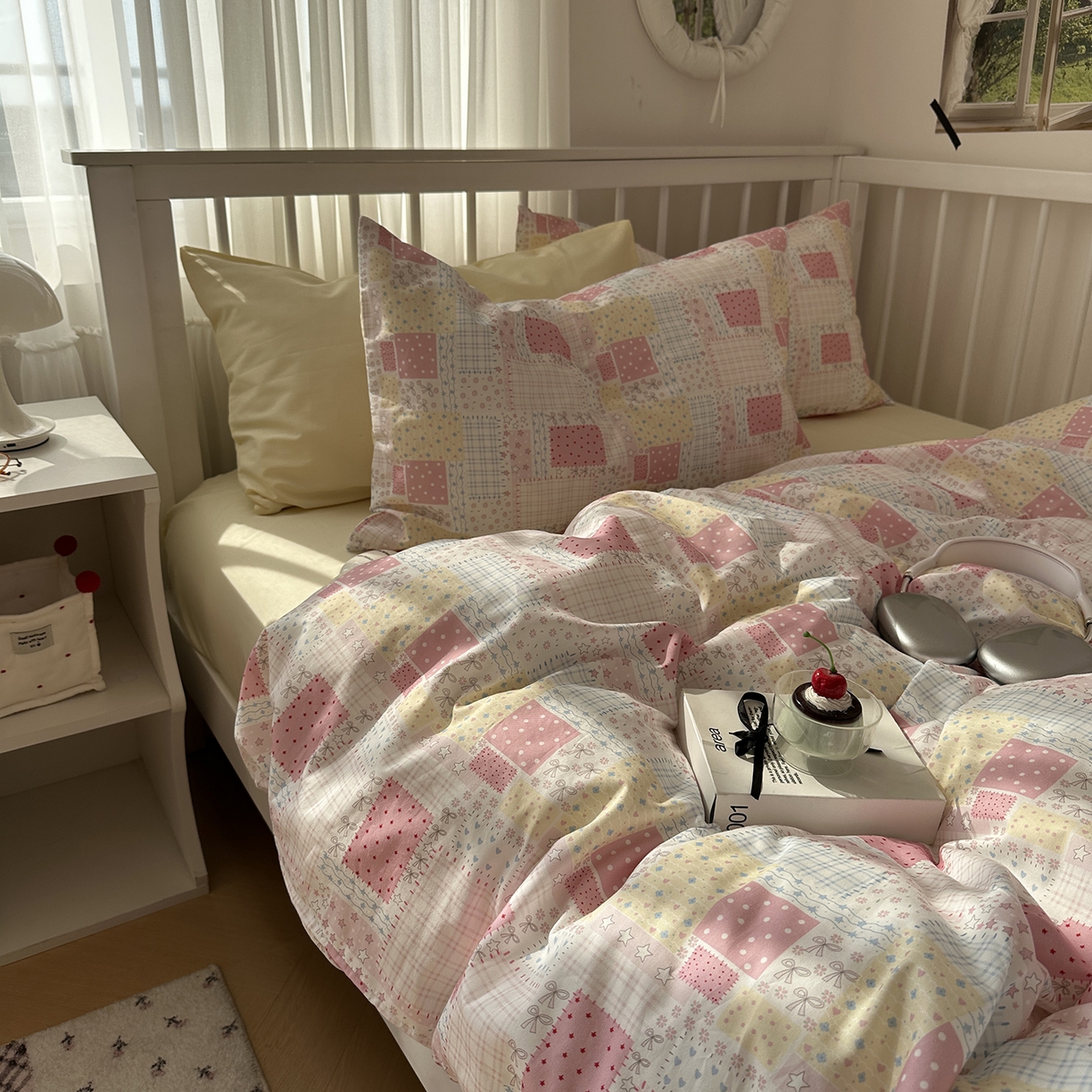 91家纺网 家纺一手货源 找家纺 尺素 2026新款纯棉卡通ins风四件套可爱少女风全棉被套纯色1.8床笠加大床单学生1.2三件套 格调粉--奶黄