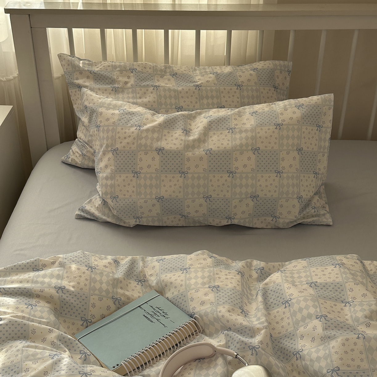 91家纺网 家纺一手货源 找家纺 尺素 2026新款纯棉卡通ins风四件套可爱少女风全棉被套纯色1.8床笠加大床单学生1.2三件套 蓝白情书--浅蓝