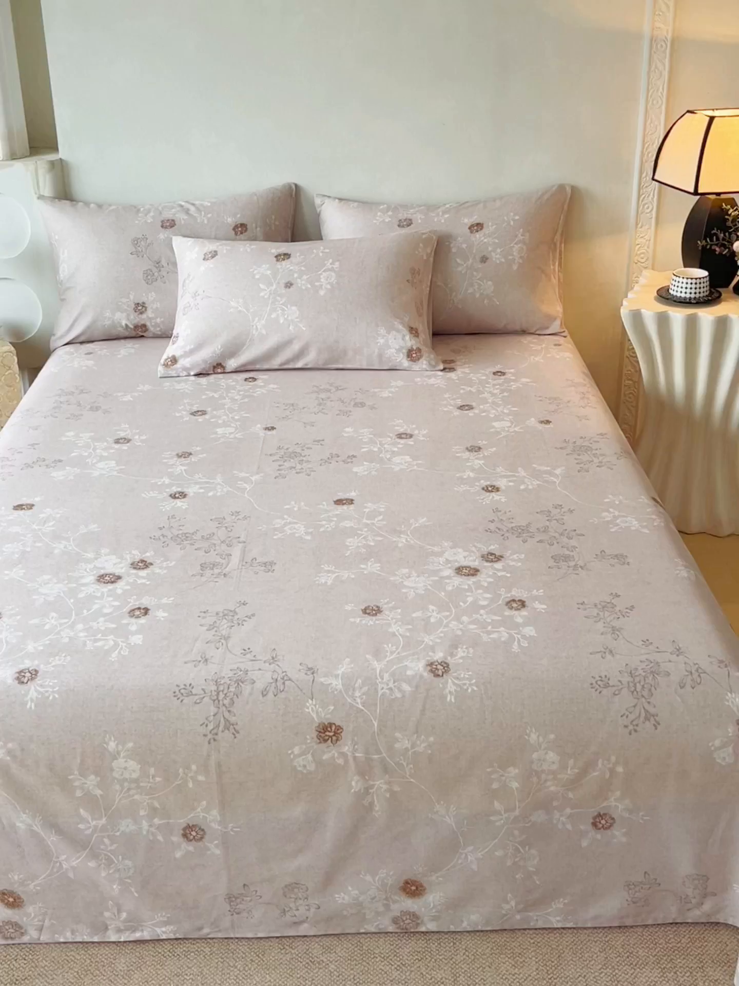 91家纺网 家纺一手货源 找家纺 金鑫汇家纺 2026新款全棉印花小清新单品床单系列-可露丽 浅咖可露丽