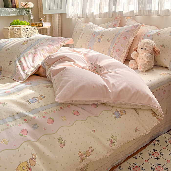 91家纺网 家纺一手货源 找家纺 花梦欣 2026新款全棉印花系列简约卡通款单被套 兔子草莓园