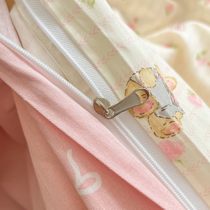 91家纺网 家纺一手货源 找家纺 花梦欣 2026新款全棉印花系列简约卡通款单被套 甜蜜纪念日