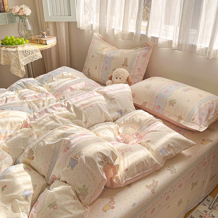 91家纺网 家纺一手货源 找家纺 花梦欣 2026新款全棉印花系列简约卡通款单被套 兔子草莓园