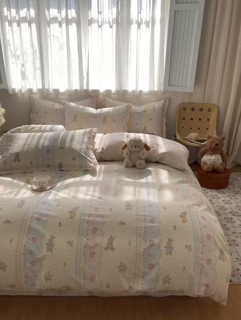 91家纺网 家纺一手货源 找家纺 花梦欣 2026新款全棉印花系列简约卡通款单被套 兔子草莓园