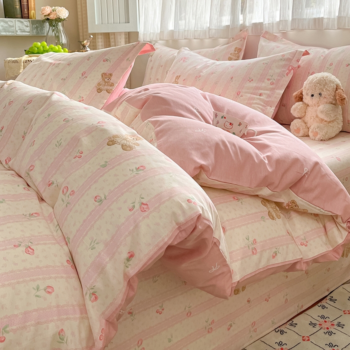 91家纺网 家纺一手货源 找家纺 花梦欣 2026新款全棉印花系列简约卡通款单被套 温柔花朵熊