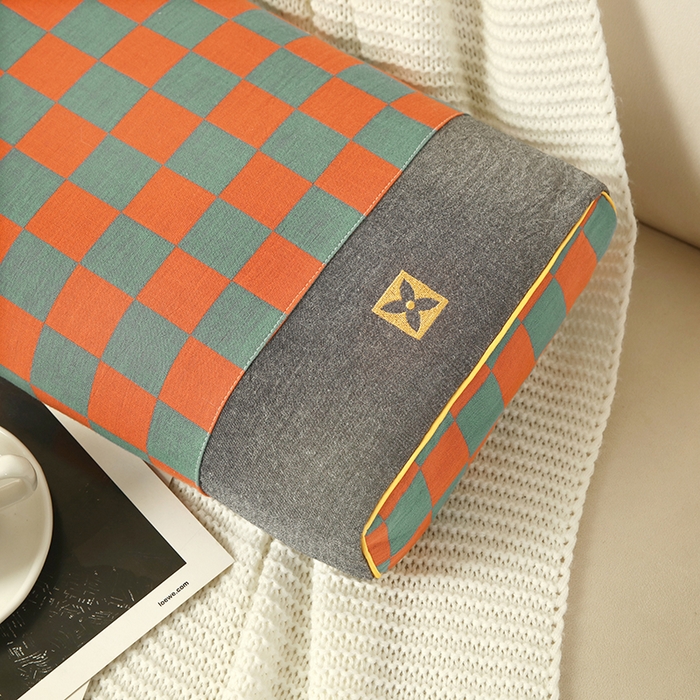 91家纺网 家纺一手货源 找家纺 明星枕业 2025新款立体百福枕全荞麦枕12味花草成人枕头家用护颈枕芯 棋盘格蓝红