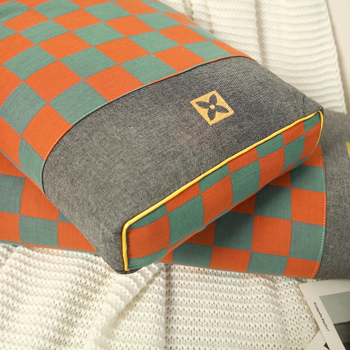 91家纺网 家纺一手货源 找家纺 明星枕业 2025新款立体百福枕全荞麦枕12味花草成人枕头家用护颈枕芯 棋盘格蓝红