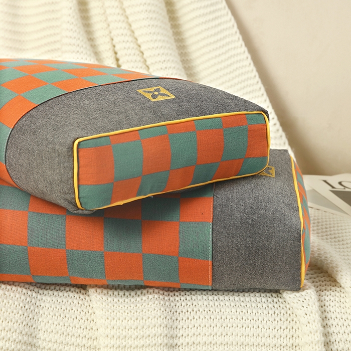 91家纺网 家纺一手货源 找家纺 明星枕业 2025新款立体百福枕全荞麦枕12味花草成人枕头家用护颈枕芯 棋盘格蓝红