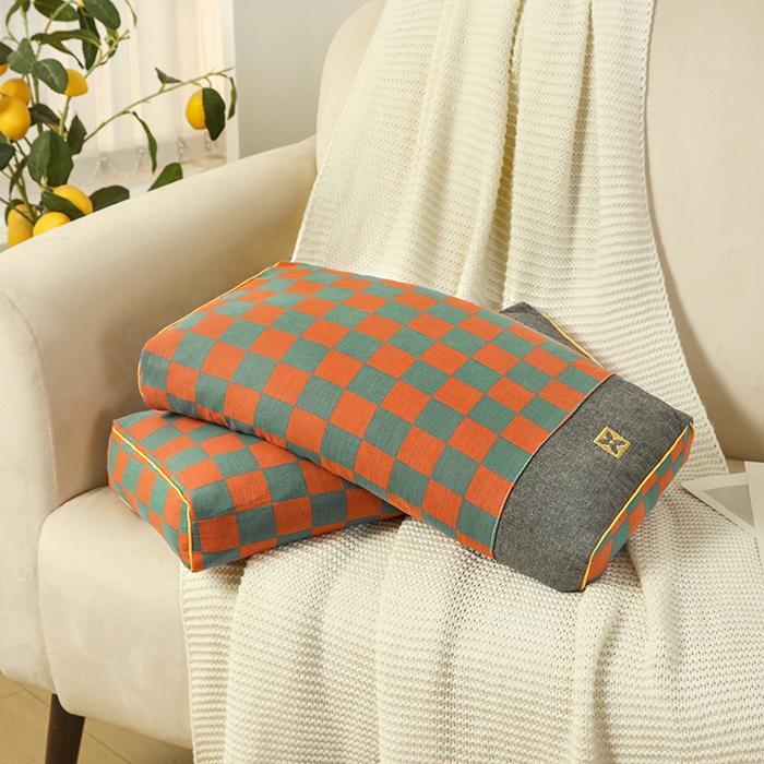 91家纺网 家纺一手货源 找家纺 明星枕业 2025新款立体百福枕全荞麦枕12味花草成人枕头家用护颈枕芯 棋盘格蓝红