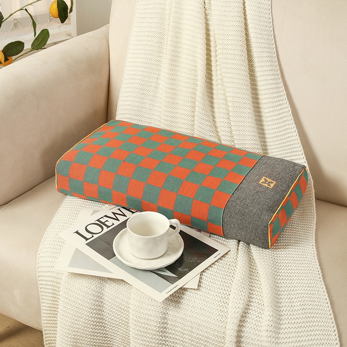 91家纺网 家纺一手货源 找家纺 明星枕业 2025新款立体百福枕全荞麦枕12味花草成人枕头家用护颈枕芯 棋盘格蓝红