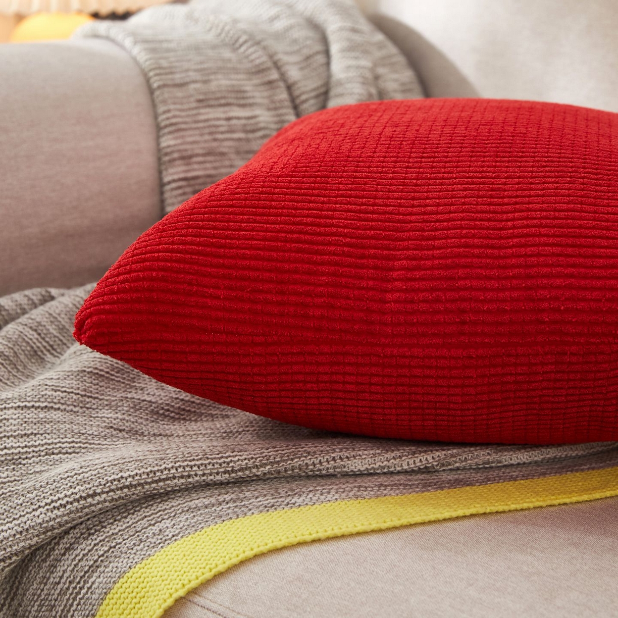 91家纺网 家纺一手货源 找家纺 沐沐家纺 2026新款玉米绒抱枕 大红