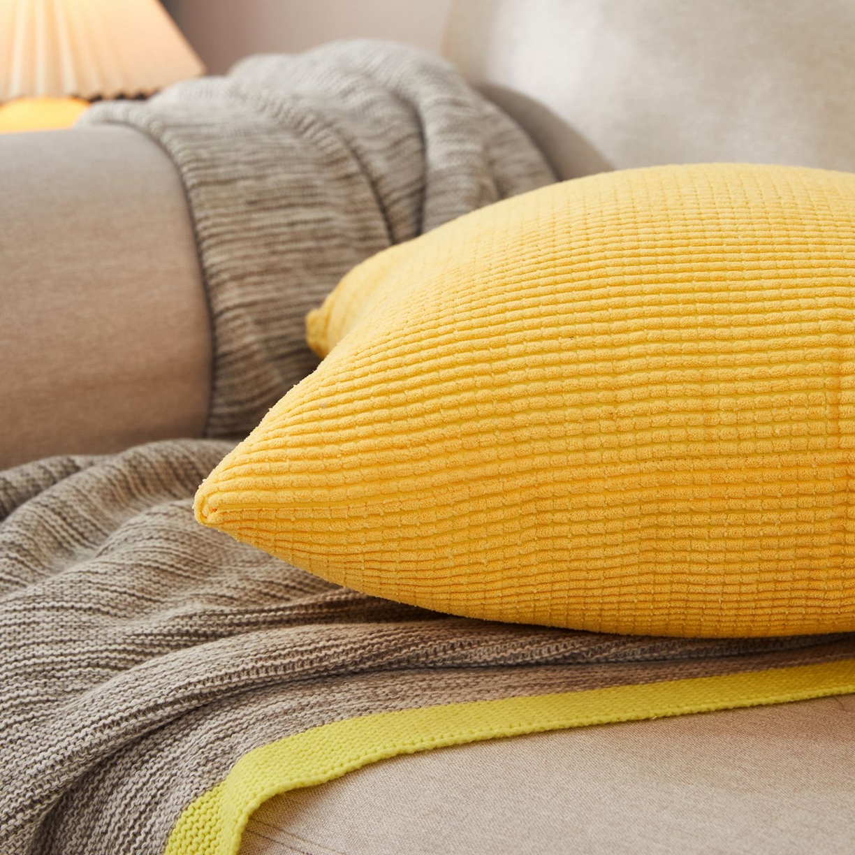 91家纺网 家纺一手货源 找家纺 沐沐家纺 2026新款玉米绒抱枕 金黄