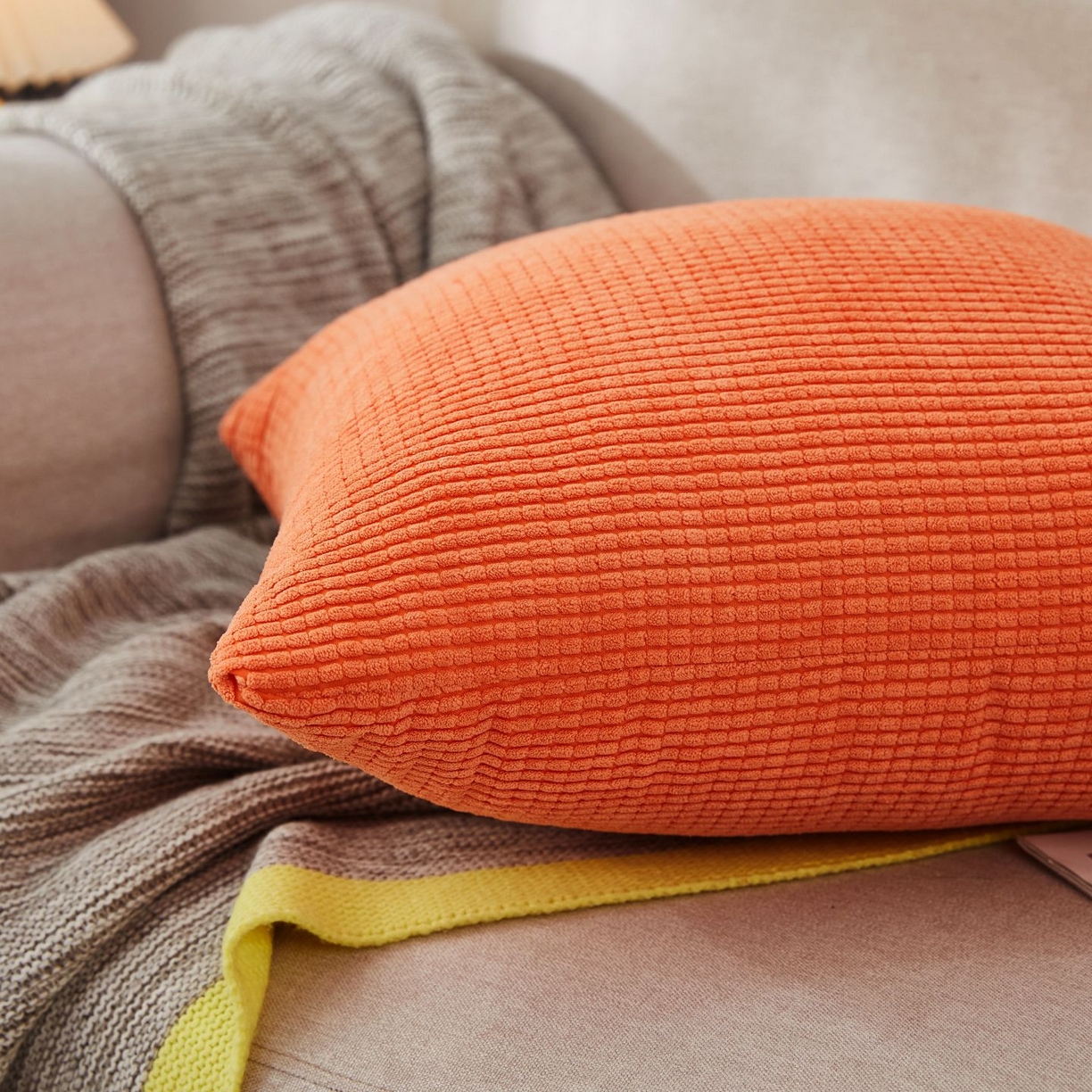 91家纺网 家纺一手货源 找家纺 沐沐家纺 2026新款玉米绒抱枕 橘黄