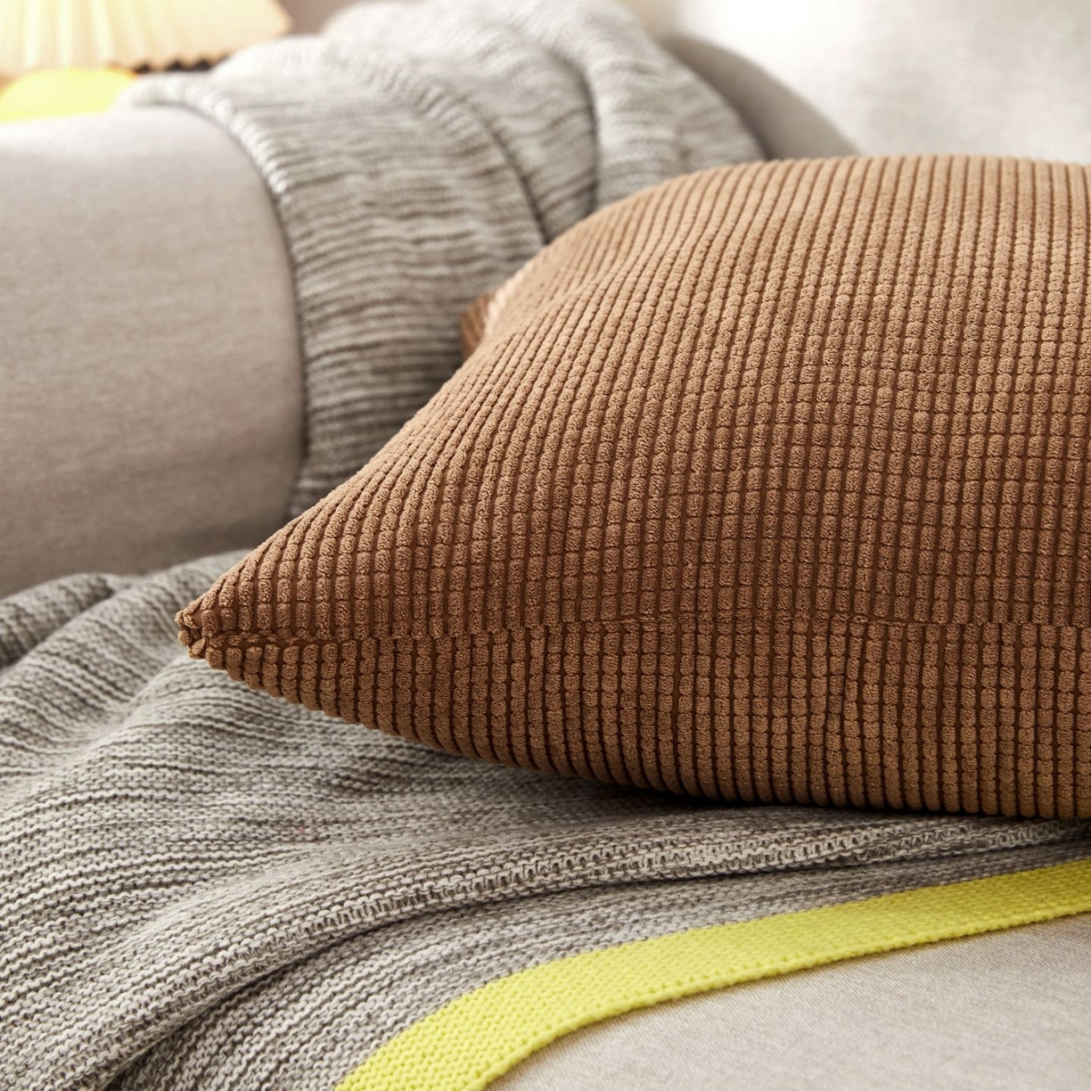 91家纺网 家纺一手货源 找家纺 沐沐家纺 2026新款玉米绒抱枕 咖啡