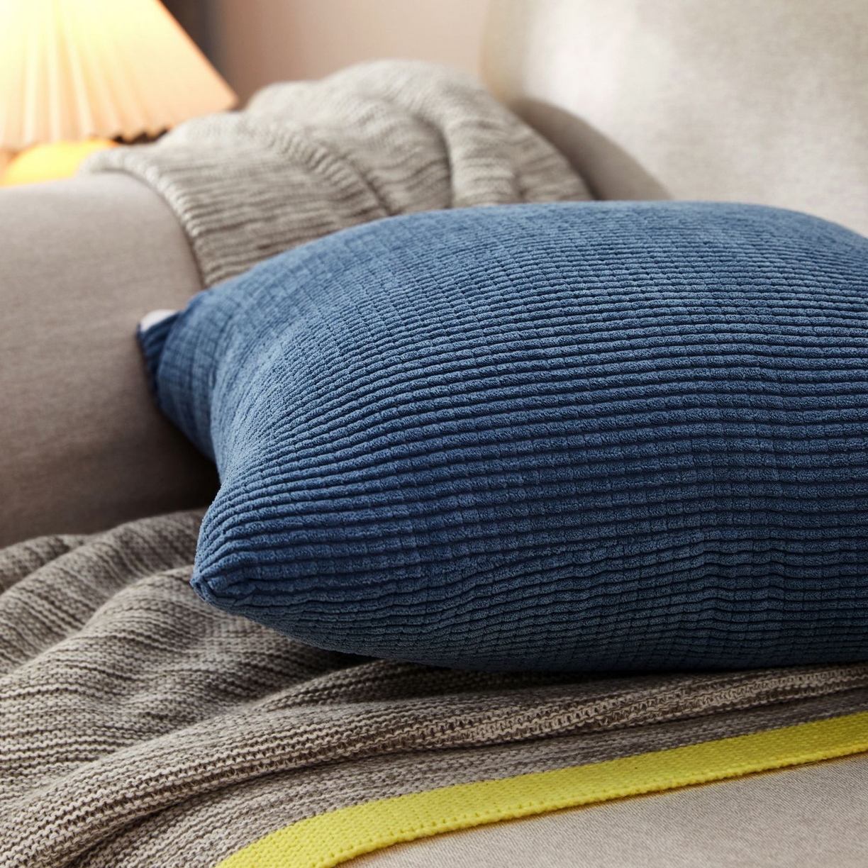 91家纺网 家纺一手货源 找家纺 沐沐家纺 2026新款玉米绒抱枕 牛仔蓝