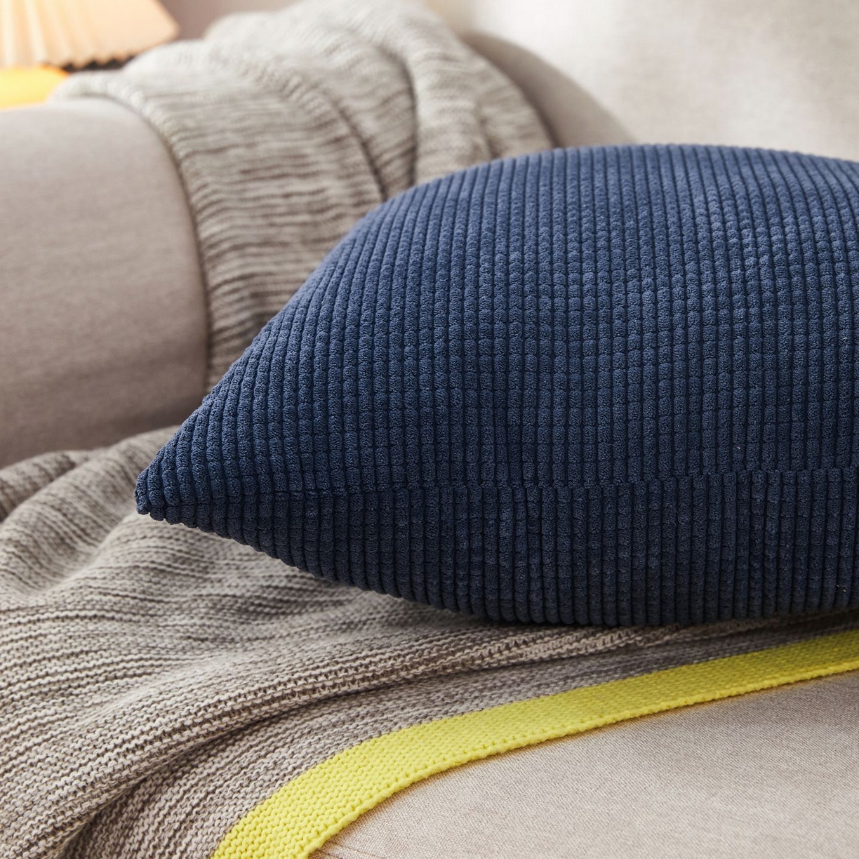 91家纺网 家纺一手货源 找家纺 沐沐家纺 2026新款玉米绒抱枕 深蓝