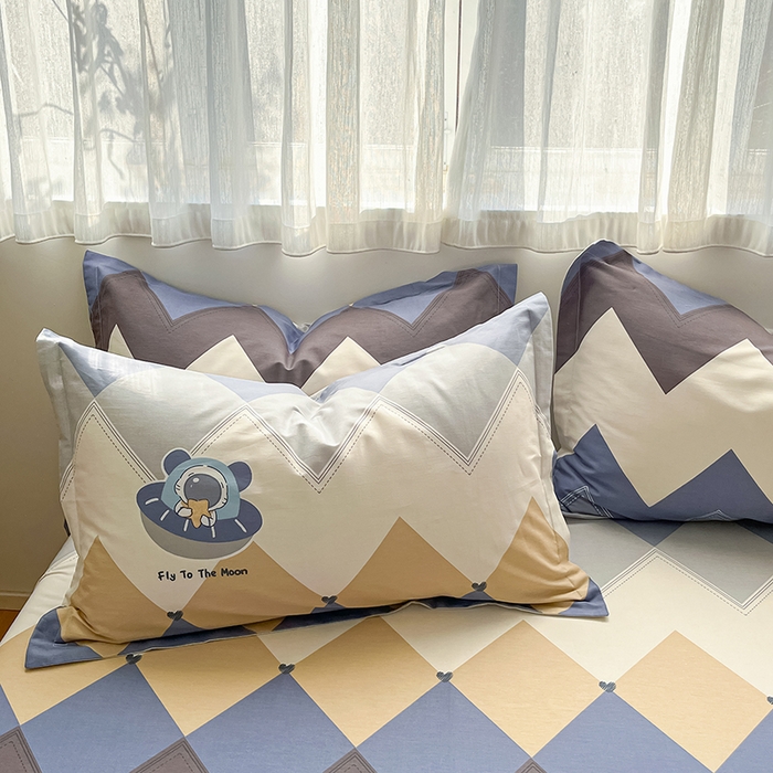 91家纺网 家纺一手货源 找家纺 花梦欣 2026新款全棉印花系列简约卡通款四件套 几何飞船