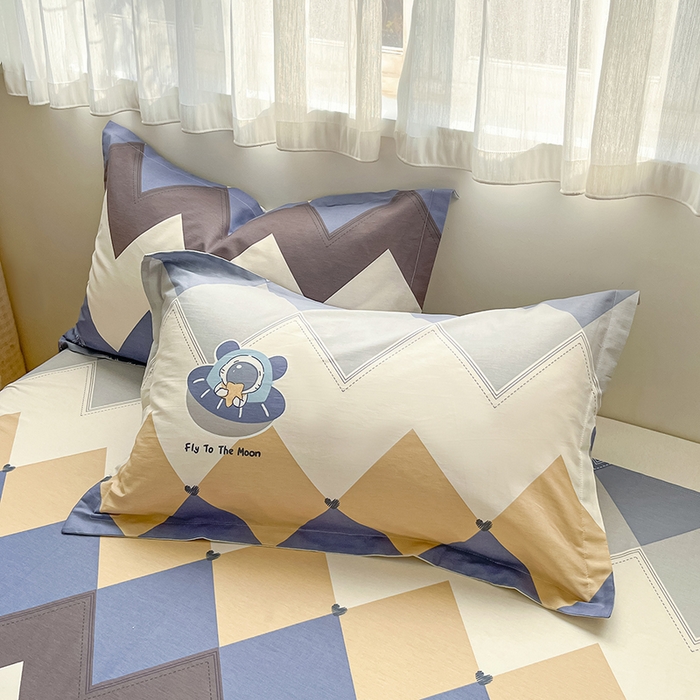 91家纺网 家纺一手货源 找家纺 花梦欣 2026新款全棉印花系列简约卡通款四件套 几何飞船