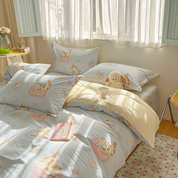 91家纺网 家纺一手货源 找家纺 花梦欣 2026新款全棉印花系列简约卡通款四件套 狸花小姐兰