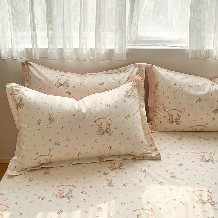 91家纺网 家纺一手货源 找家纺 花梦欣 2026新款全棉印花系列简约卡通款四件套 甜蜜纪念日