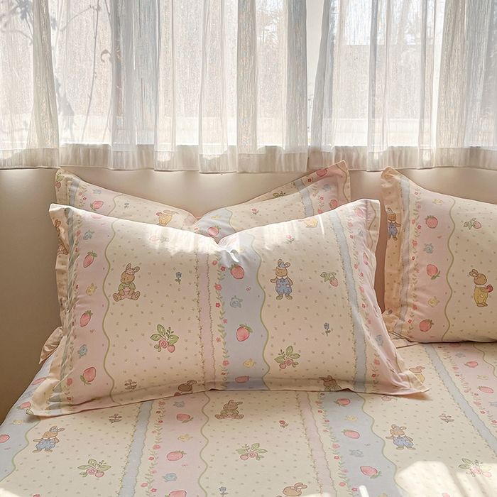 91家纺网 家纺一手货源 找家纺 花梦欣 2026新款全棉印花系列简约卡通款四件套 兔子草莓园