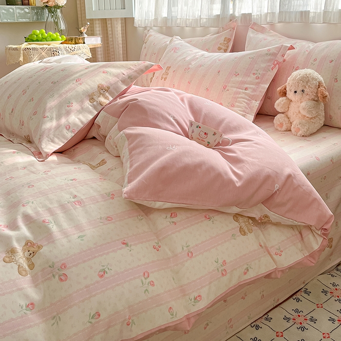 91家纺网 家纺一手货源 找家纺 花梦欣 2026新款全棉印花系列简约卡通款四件套 温柔花朵熊