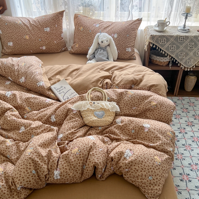 91家纺网 家纺一手货源 找家纺 妖妖家纺 2026新款敲可爱的奶呼呼云感双层纱简约四件套系列 豹豹猫猫-棕