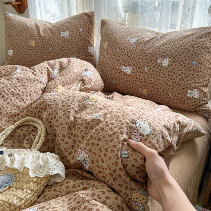 91家纺网 家纺一手货源 找家纺 妖妖家纺 2026新款敲可爱的奶呼呼云感双层纱简约四件套系列 豹豹猫猫-棕