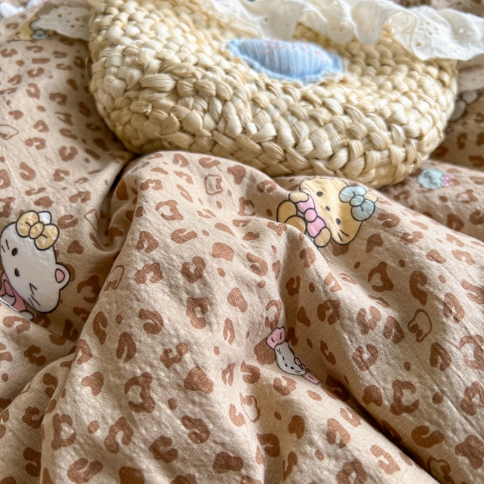 91家纺网 家纺一手货源 找家纺 妖妖家纺 2026新款敲可爱的奶呼呼云感双层纱简约四件套系列 豹豹猫猫-棕