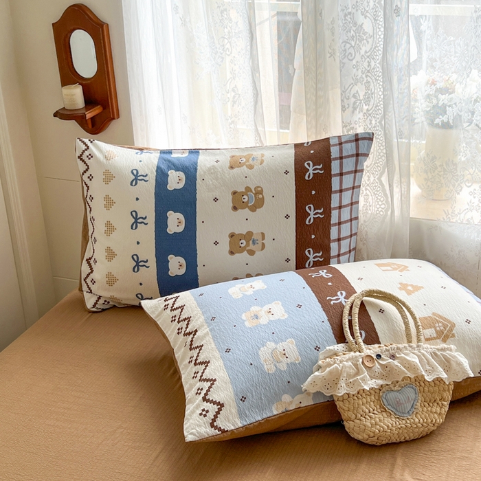 91家纺网 家纺一手货源 找家纺 妖妖家纺 2026新款敲可爱的奶呼呼云感双层纱简约四件套系列 费尔岛小熊