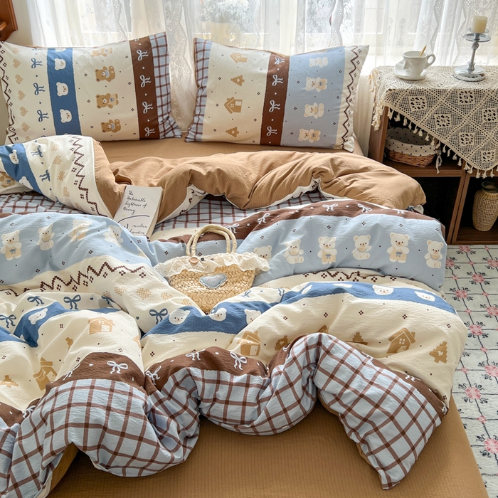 91家纺网 家纺一手货源 找家纺 妖妖家纺 2026新款敲可爱的奶呼呼云感双层纱简约四件套系列 费尔岛小熊