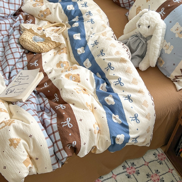 91家纺网 家纺一手货源 找家纺 妖妖家纺 2026新款敲可爱的奶呼呼云感双层纱简约四件套系列 费尔岛小熊