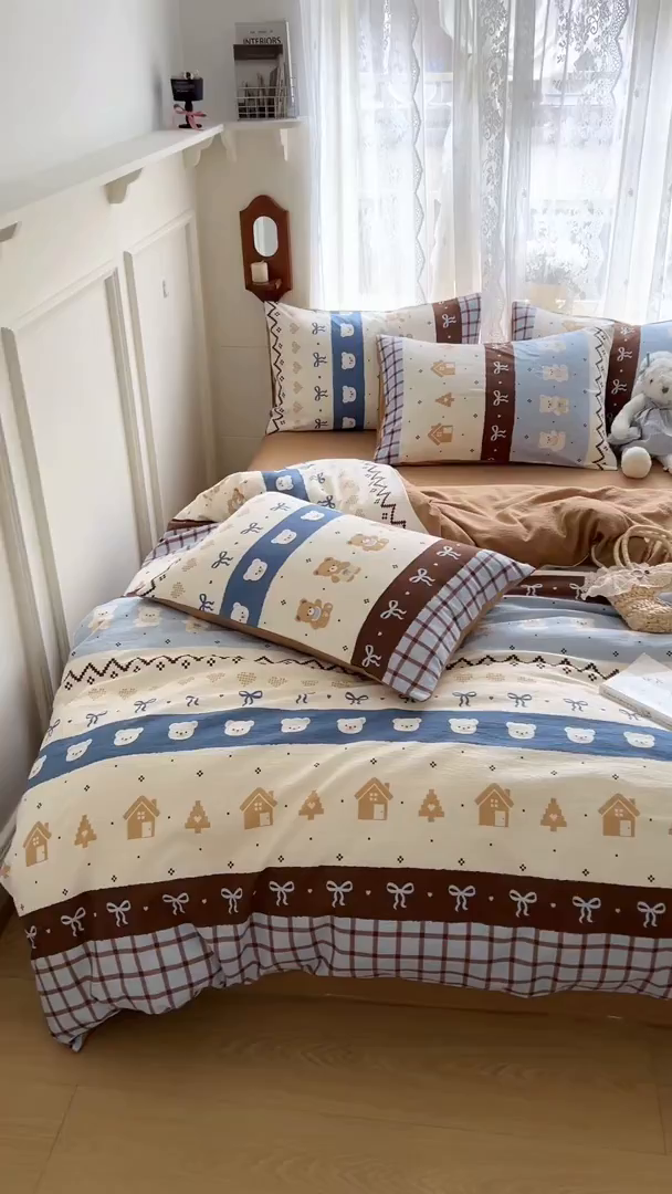 91家纺网 家纺一手货源 找家纺 妖妖家纺 2026新款敲可爱的奶呼呼云感双层纱简约四件套系列 费尔岛小熊