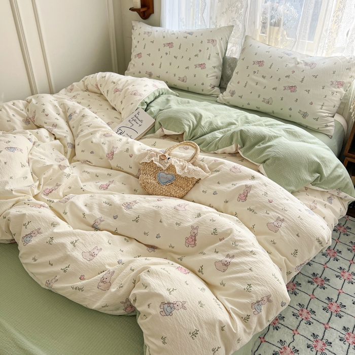 91家纺网 家纺一手货源 找家纺 妖妖家纺 2026新款敲可爱的奶呼呼云感双层纱简约四件套系列 花间兔宝