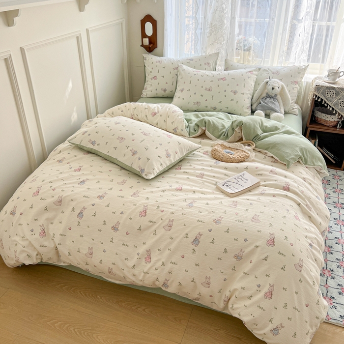 91家纺网 家纺一手货源 找家纺 妖妖家纺 2026新款敲可爱的奶呼呼云感双层纱简约四件套系列 花间兔宝