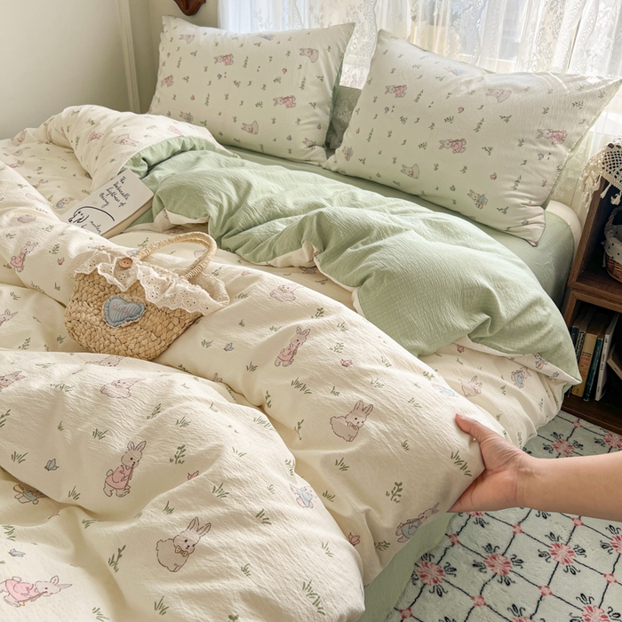 91家纺网 家纺一手货源 找家纺 妖妖家纺 2026新款敲可爱的奶呼呼云感双层纱简约四件套系列 花间兔宝