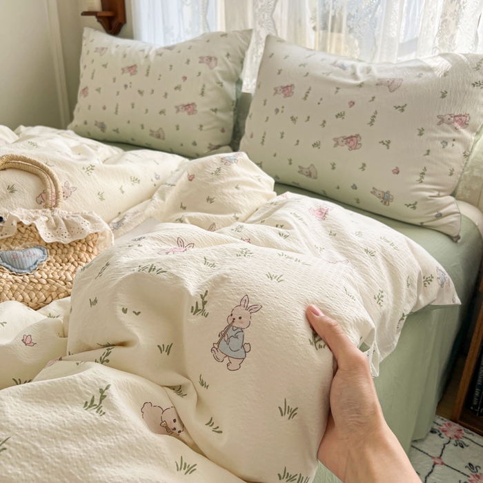 91家纺网 家纺一手货源 找家纺 妖妖家纺 2026新款敲可爱的奶呼呼云感双层纱简约四件套系列 花间兔宝