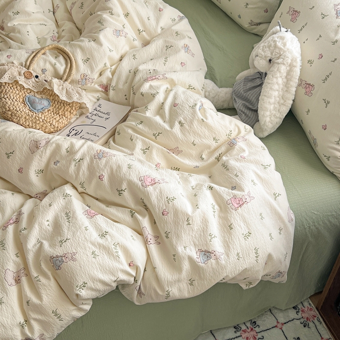 91家纺网 家纺一手货源 找家纺 妖妖家纺 2026新款敲可爱的奶呼呼云感双层纱简约四件套系列 花间兔宝