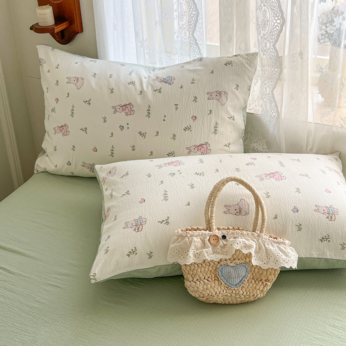 91家纺网 家纺一手货源 找家纺 妖妖家纺 2026新款敲可爱的奶呼呼云感双层纱简约四件套系列 花间兔宝