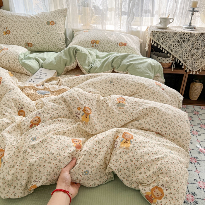 91家纺网 家纺一手货源 找家纺 妖妖家纺 2026新款敲可爱的奶呼呼云感双层纱简约四件套系列 花园管理狮