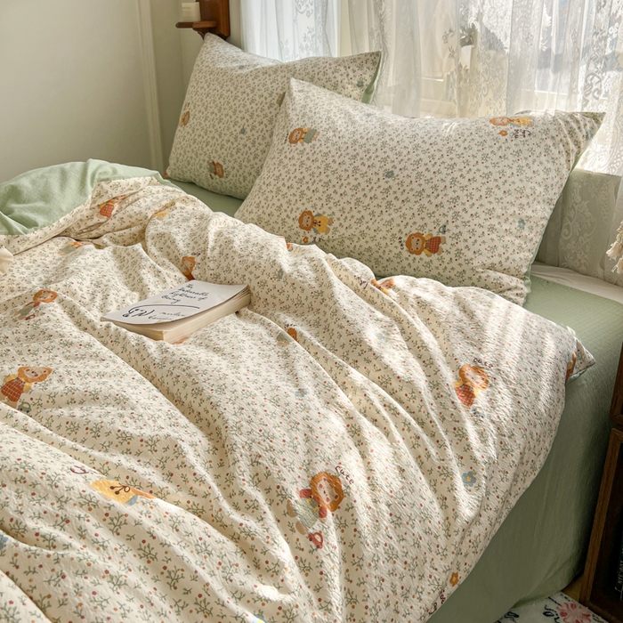 91家纺网 家纺一手货源 找家纺 妖妖家纺 2026新款敲可爱的奶呼呼云感双层纱简约四件套系列 花园管理狮