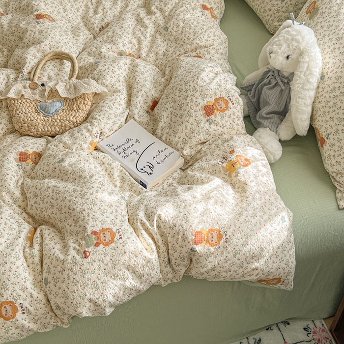 91家纺网 家纺一手货源 找家纺 妖妖家纺 2026新款敲可爱的奶呼呼云感双层纱简约四件套系列 花园管理狮