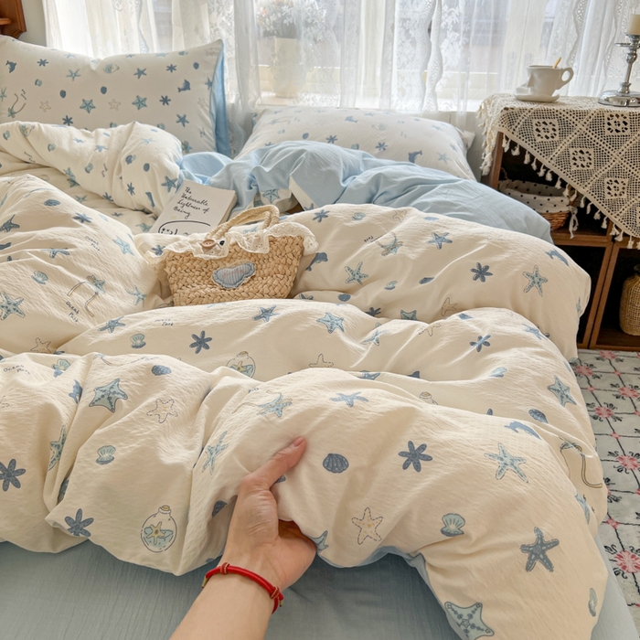 91家纺网 家纺一手货源 找家纺 妖妖家纺 2026新款敲可爱的奶呼呼云感双层纱简约四件套系列 浪沫星光